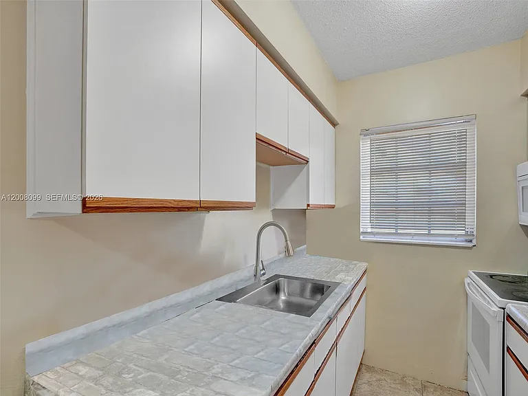 1211 NE 23rd Ave #2 — Photo 5