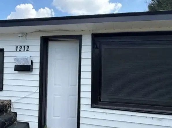 1212 Pine St, Baytown, TX 77520