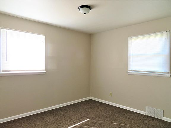 3rd image of 3249 S Glenn Ave