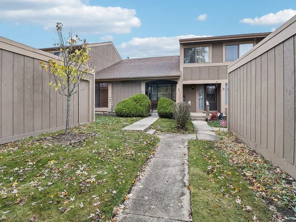 512 Isle Royal Bay, Roselle, IL 60172