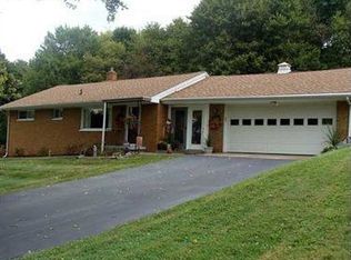 572 Morningstar Dr, Ellwood City, PA 16117