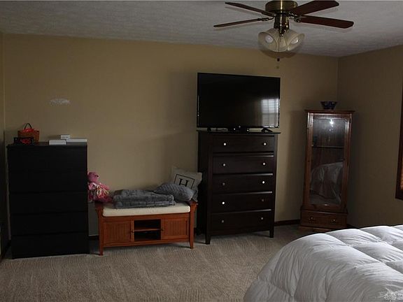 3rd image of 130 Irongate Dr