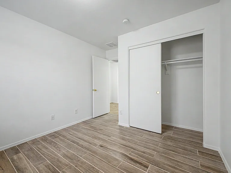 25875 W Saint Catherine Ave — Photo 9