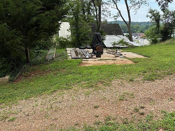 5th image of 315 Iris St