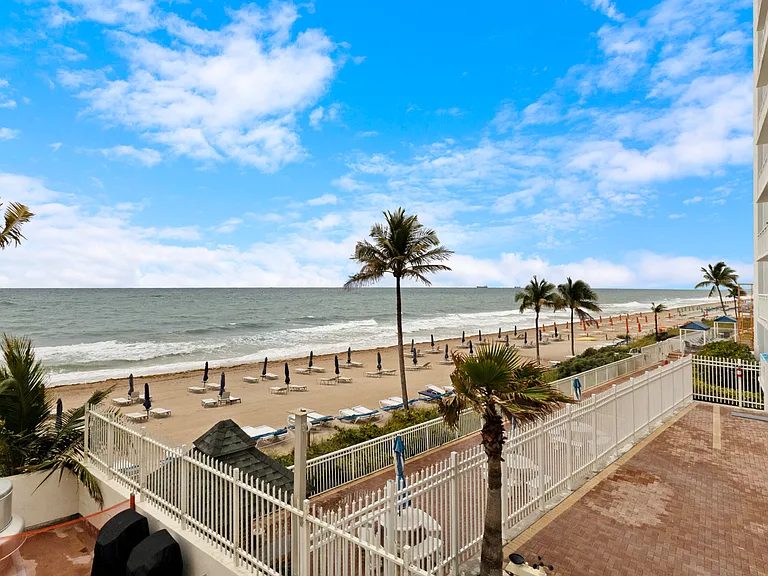 3900 Galt Ocean Dr #2114 — Photo 36