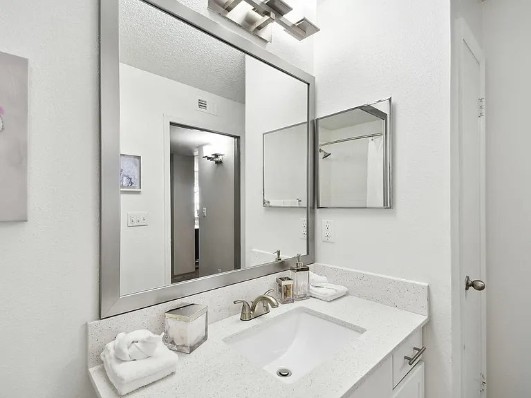 Enclave at Lake Underhill — Photo 14