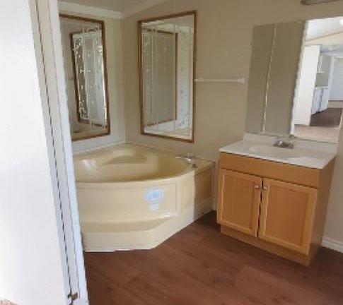 4th image of 3328 Keith Ave #81