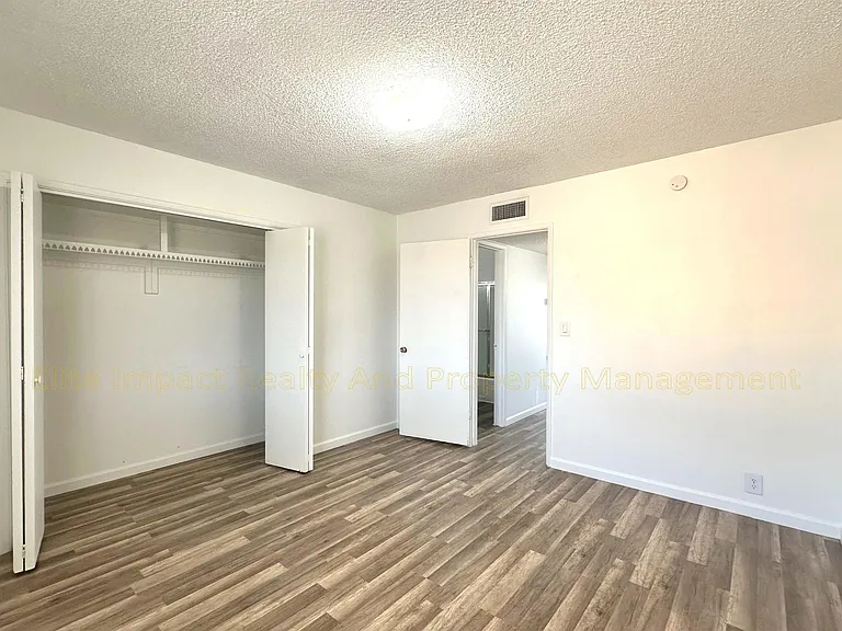 301 W Helen St — Photo 6
