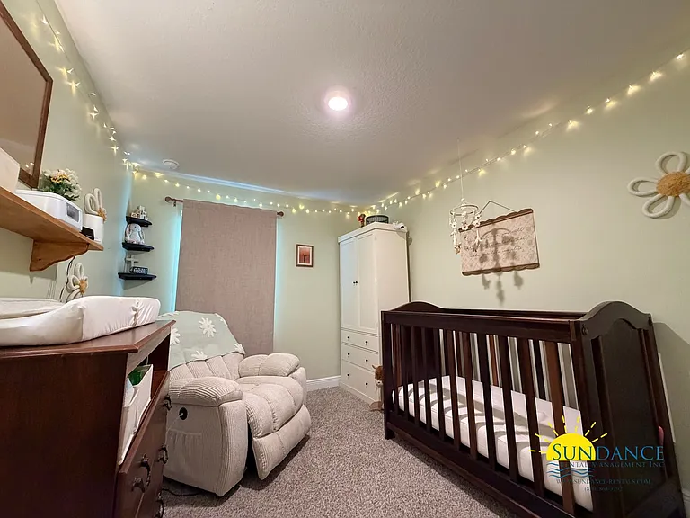 1015 McLaren Cir — Photo 19