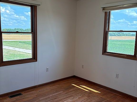 Eat in kitchen/dining room 