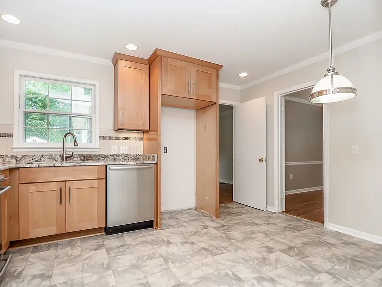 5823 Windham Dr — Photo 11
