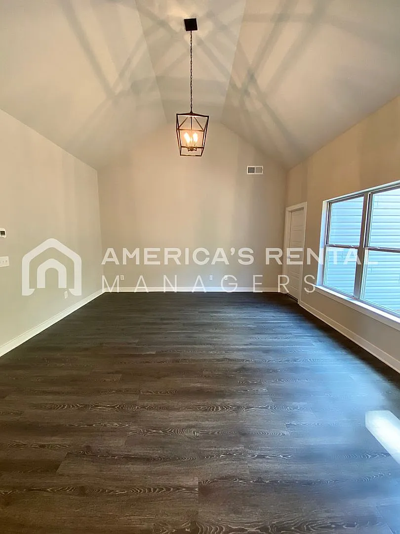 Home For Rent In Weaver al... Coming Soon! — Photo 4