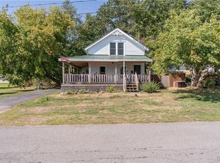 9 Redfield St, Constantia, NY 13044