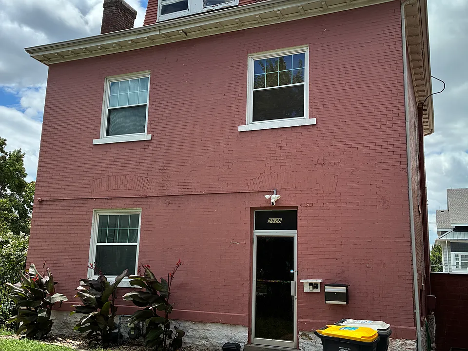 2528 Holmes St