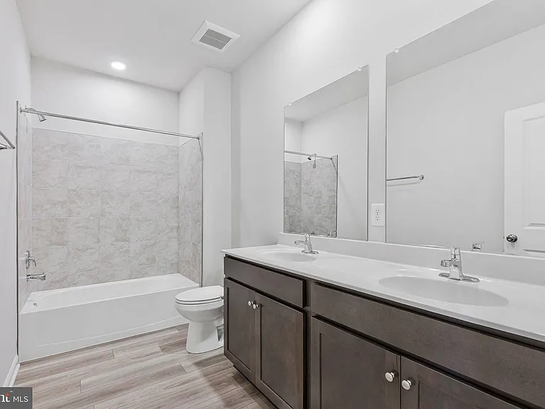 9670 Swallowtail Ln — Photo 16