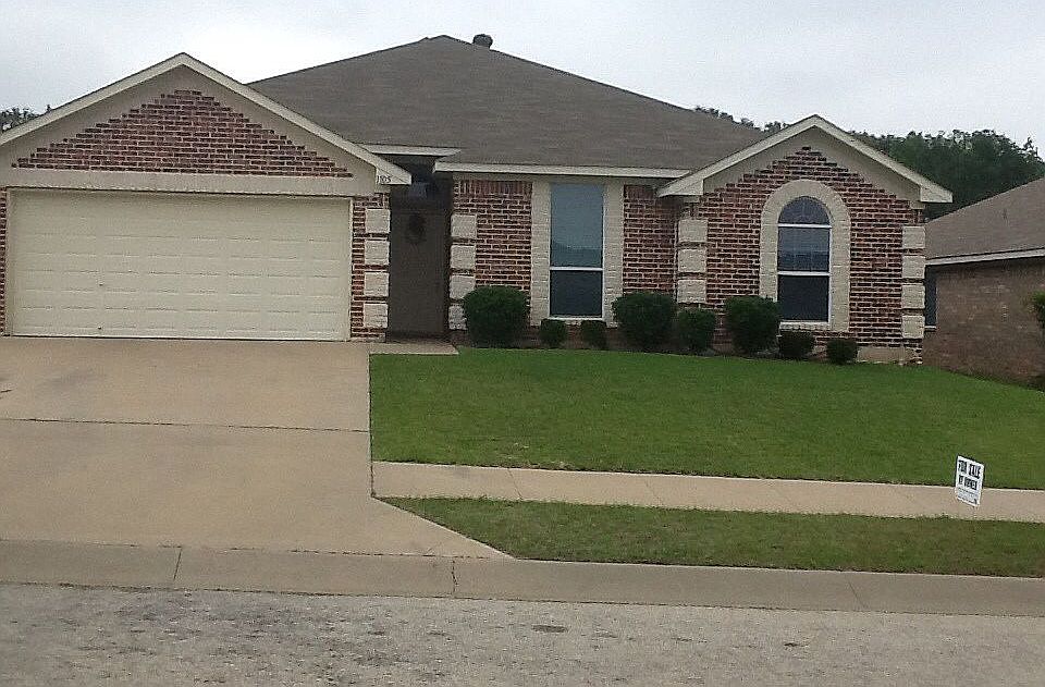1st image of 1105 E Park Dr