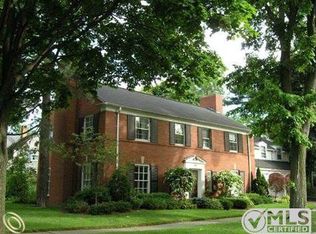 203 Ridge Rd, Grosse Pointe Farms, MI 48236