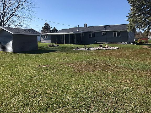4th image of 915 Blaine St