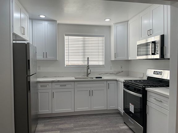 5th image of 915 Evanwood Ave