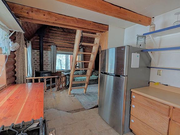 3rd image of 650 Lowell Rd