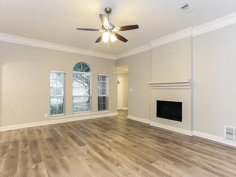 6507 Stetter Dr — Photo 4
