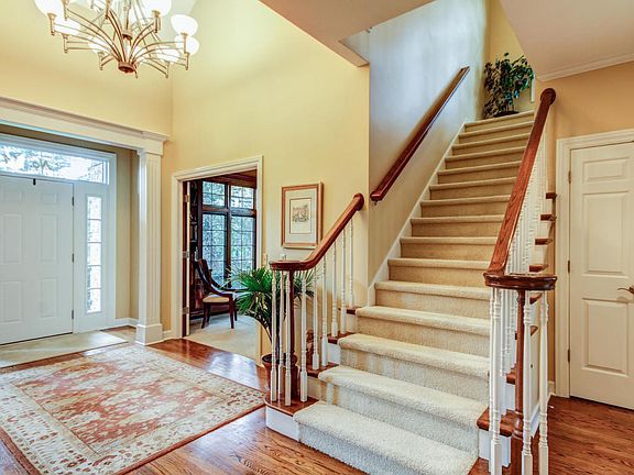 4th image of 44 Bay Meadows Dr