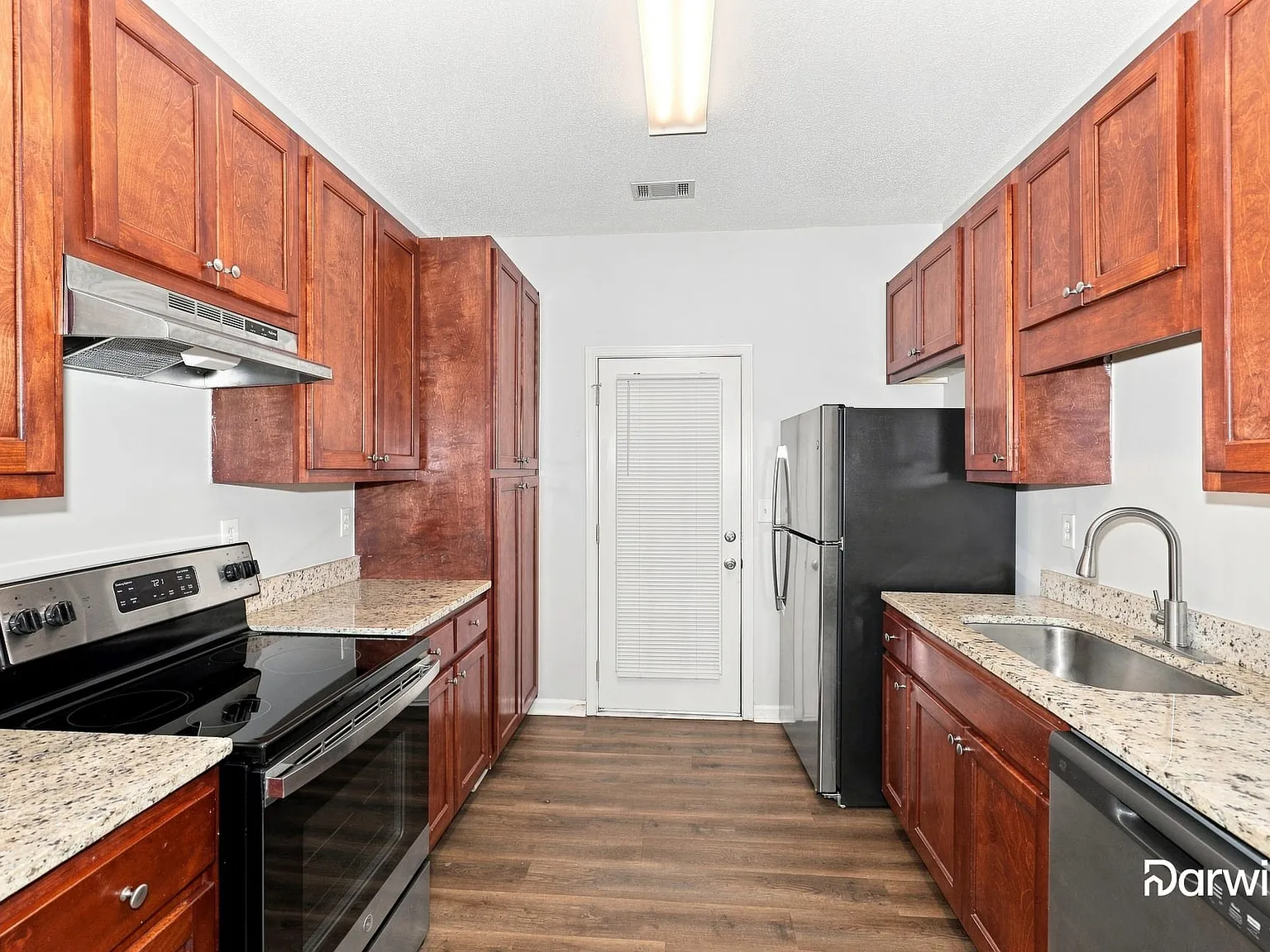 3 bed, 2.5 bath, 1532 sqft, $1,550 — Photo 2