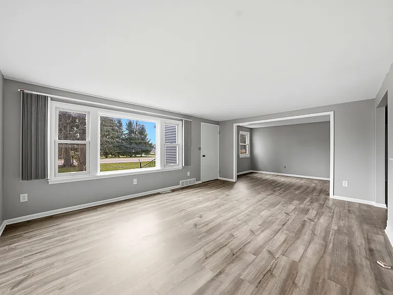 916 Klein Rd — Photo 8