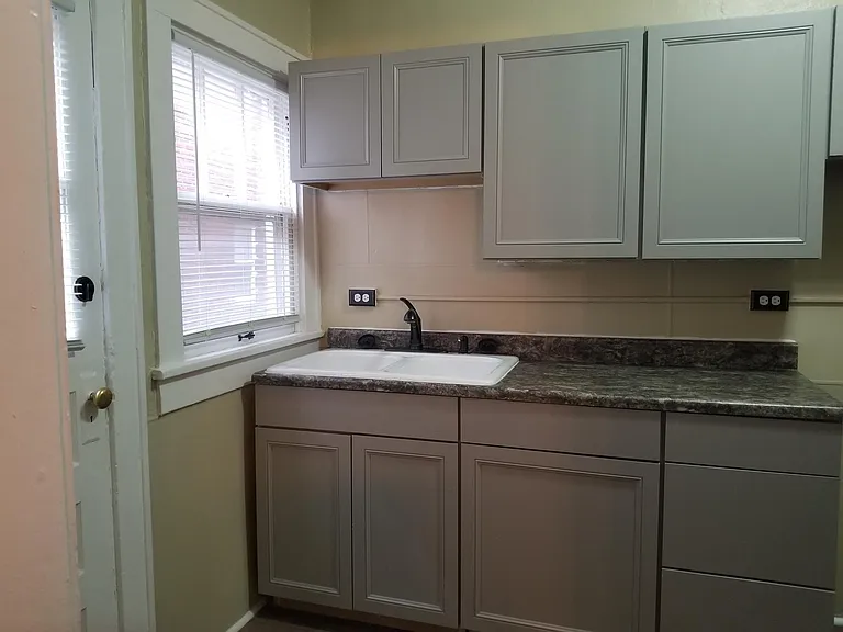 2401 Shelby St #4 — Photo 8