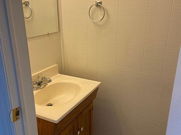 4th image of 29 Charleston Sq #50