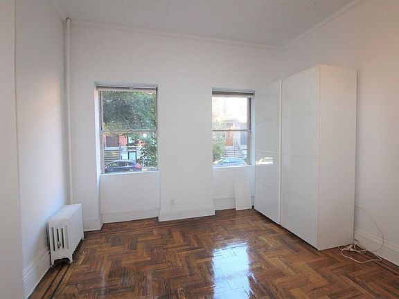 3rd image of 219 Degraw St