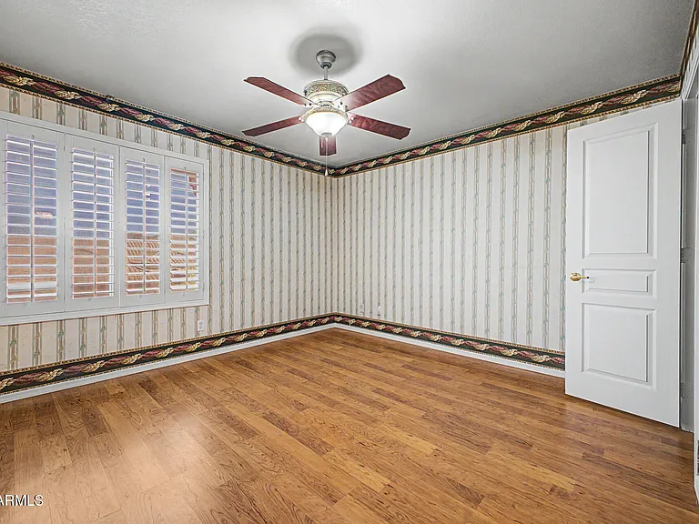 1722 E Samuel Dr — Photo 37