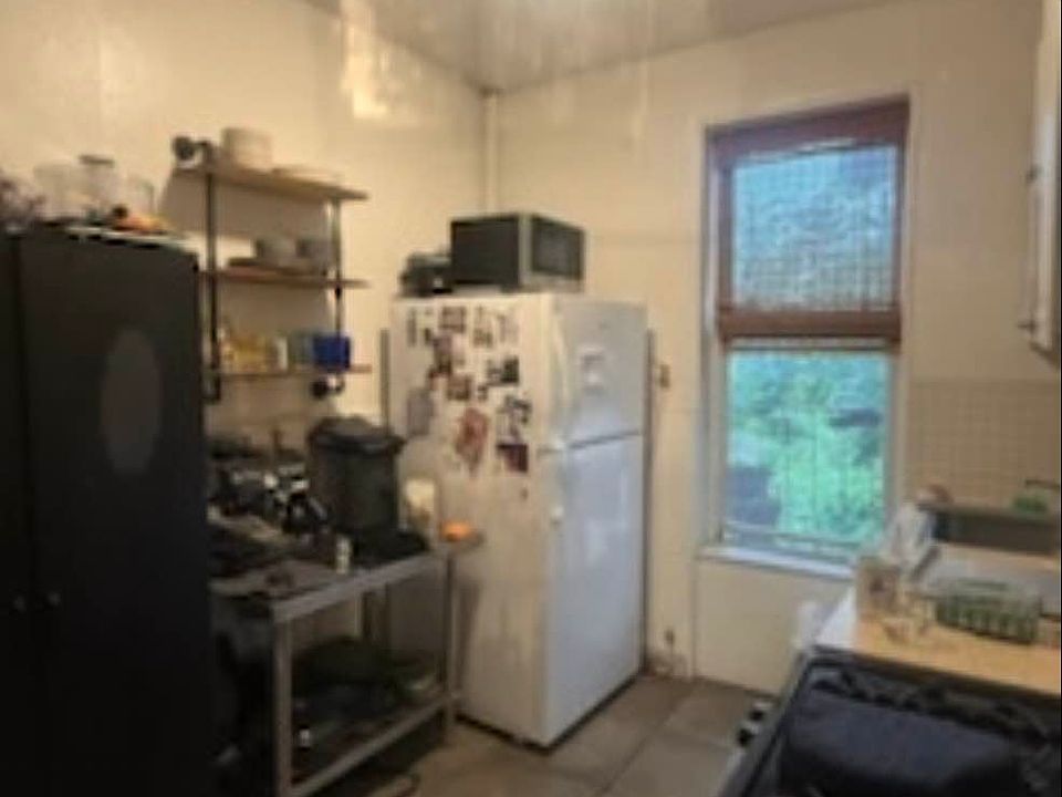 2nd image of 578A Morgan Ave APT 2