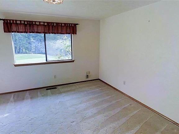 4th image of 5119 Foxhall Dr NE