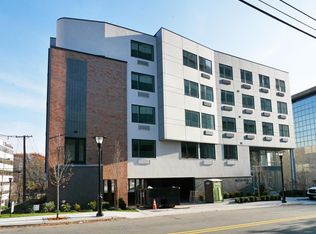 2150 N Central Rd, Fort Lee, NJ 07024