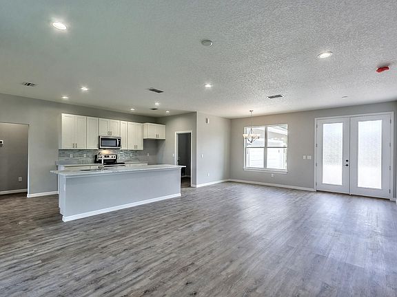 4th image of 42 Freeland Ln