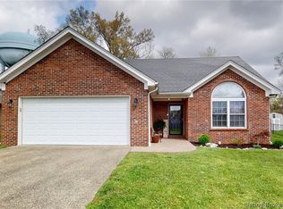 904 Twin Oaks Dr, Henryville, IN 47126