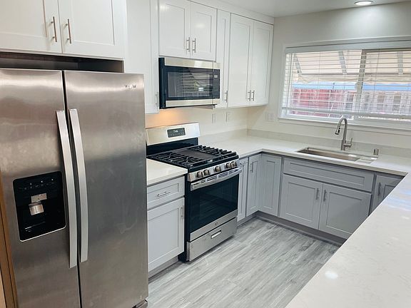 3rd image of 10520 Baywood Ct