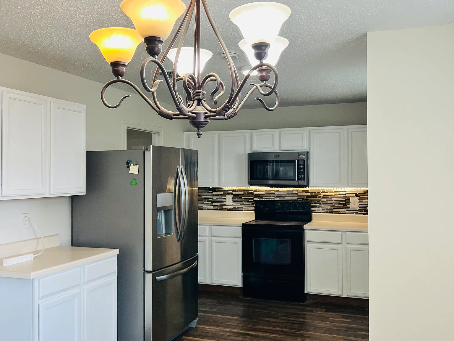 3 bed, 2.5 bath, 2136 sqft, $2,500 — Photo 4
