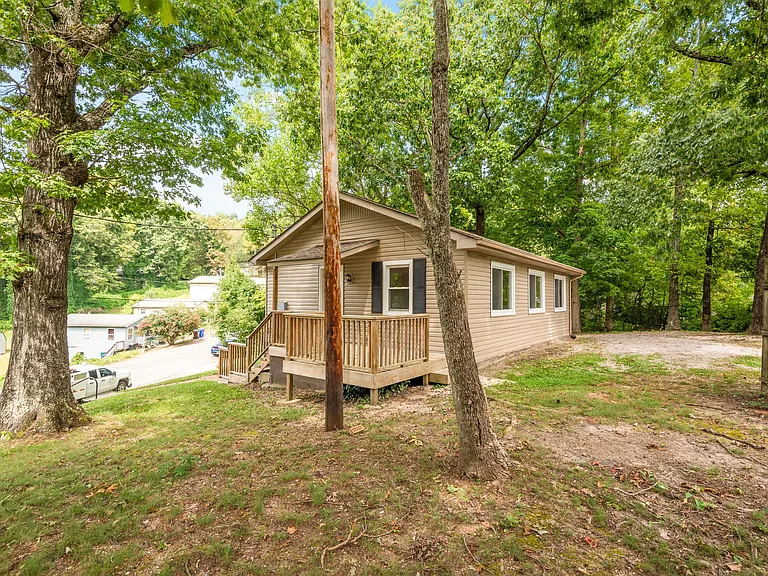 113 Wakeman Ln — Photo 4
