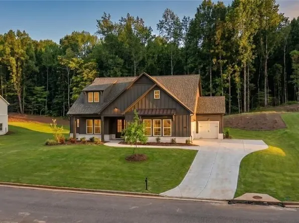 8340 Creekside Overlook Dr, Gainesville, GA 30506