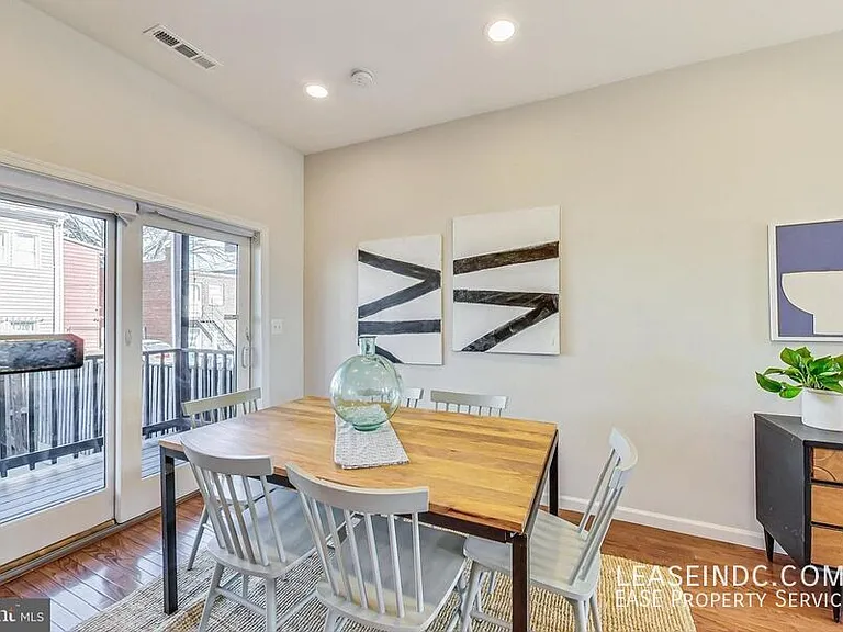 535 Gresham Pl NW — Photo 9