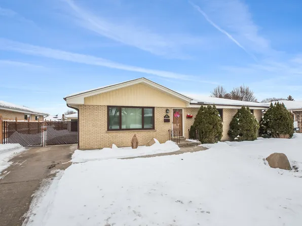 569 Victoria Ln, Wood Dale, IL 60191