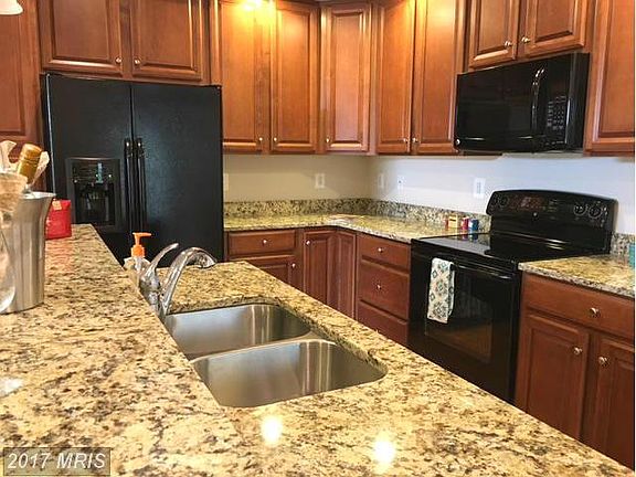 5th image of 372 Urban Ave #372