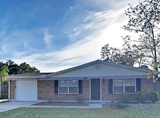 8388 Red Holly Ln, Jacksonville, FL 32221