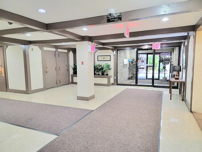 2 Elmwood Park Dr #322 — Photo 7