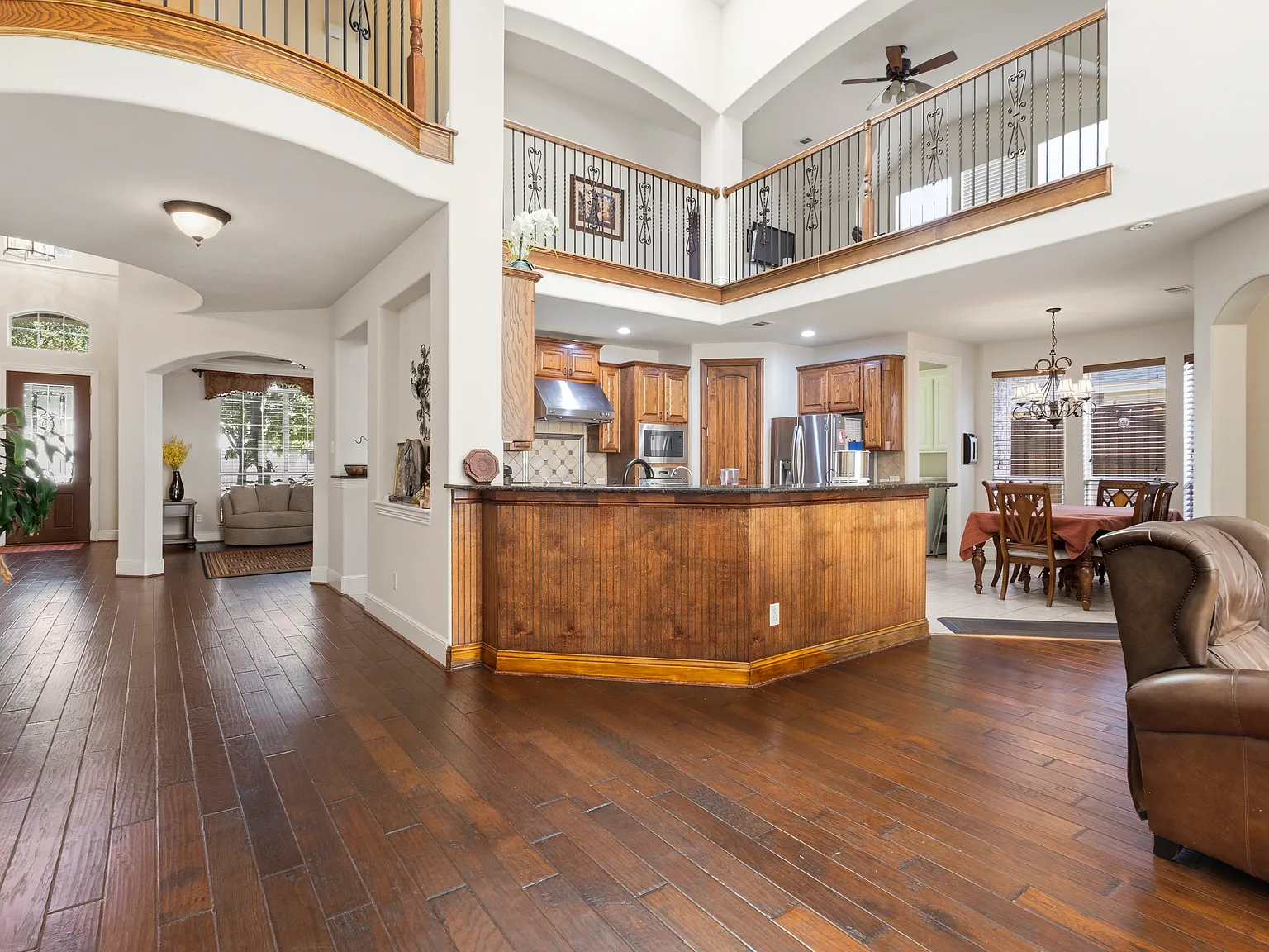 5 bed, 4069 sqft, $4,600 — Photo 4