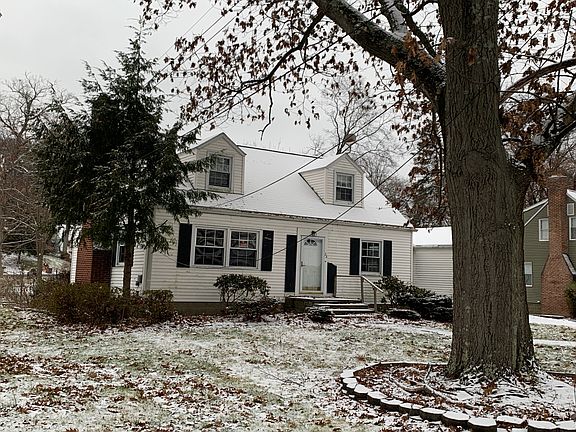 2nd image of 28 Wintergreen Ave