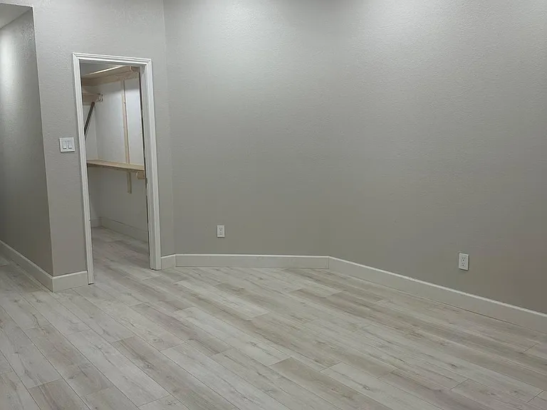 2415 Amber Hill Ln — Photo 13