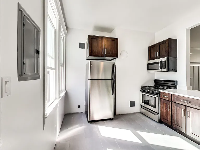1087 Natoma St — Photo 14